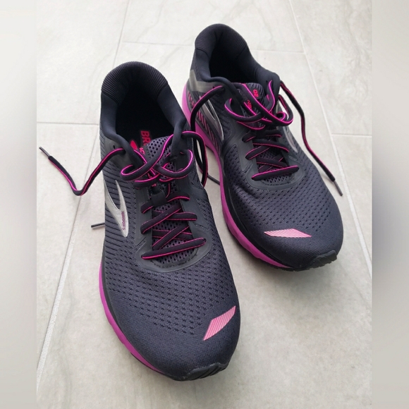 Brooks Shoes - NWOT Brooks Adrenaline GTS 20